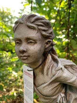 Fee VIOLET | Fiona Scott © | Pheeberts Statuary